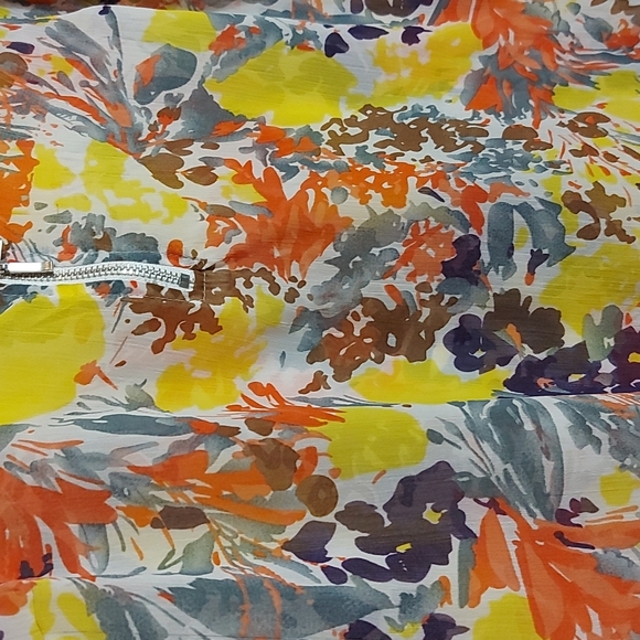 PURE & SIMPLE SUMMER TOP! - Picture 3 of 4